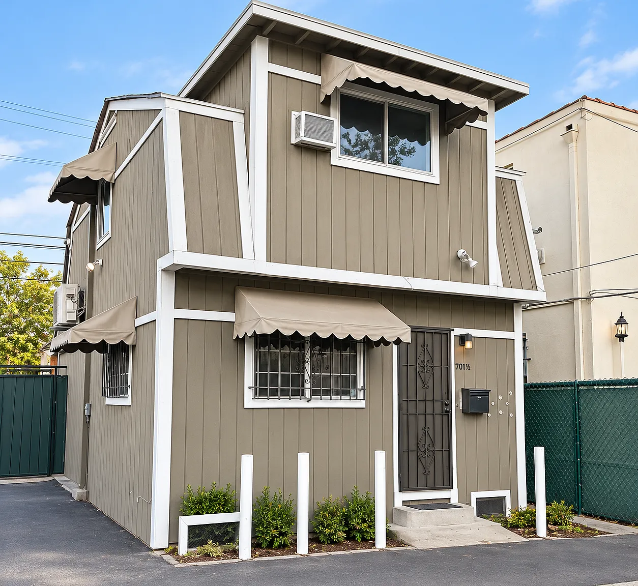 3 bed, 1200 sqft, $4,975 — Photo 1