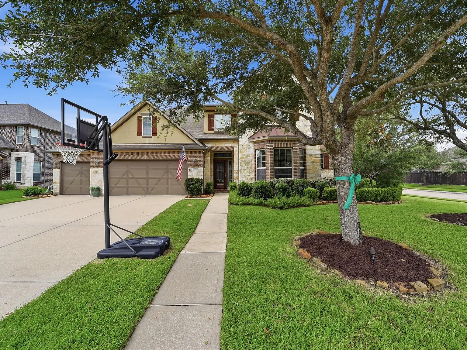 4 bed, 3.5 bath, 3572 sqft, $3,950 — Photo 4