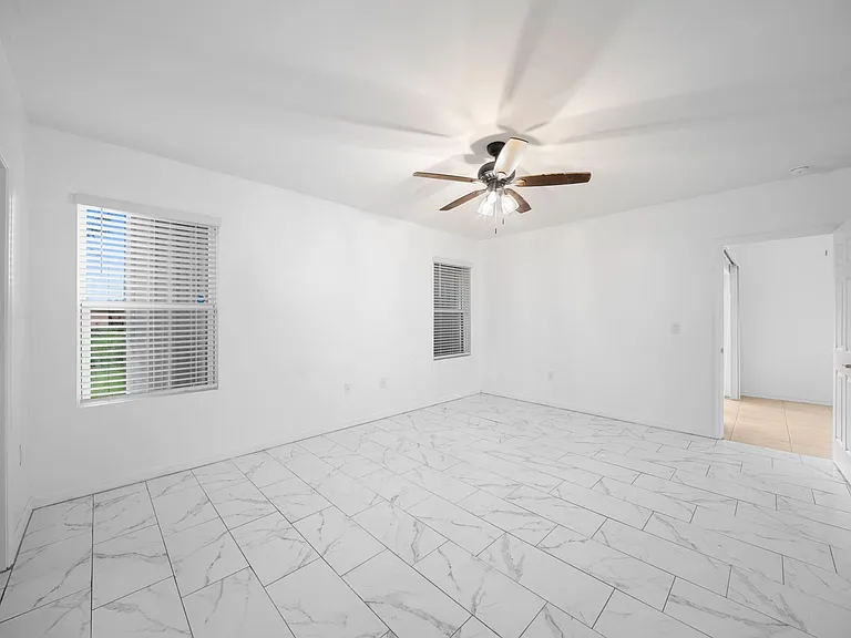 10464 Canal Brook Ln — Photo 17