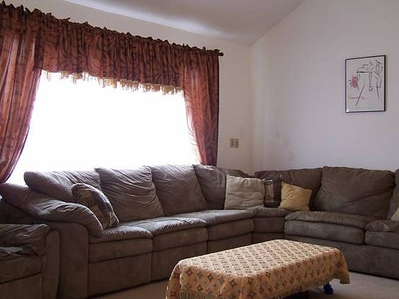 LIVING ROON WITH VAULTED