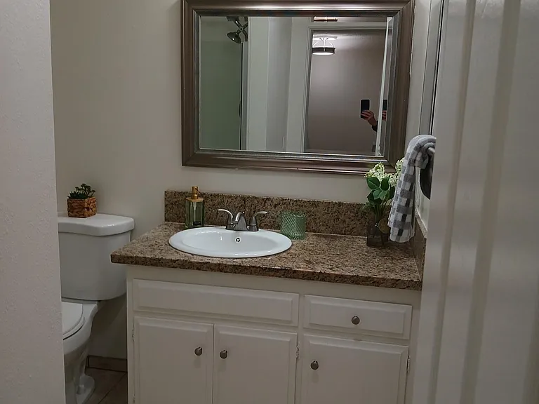Eastbluff Townhomes — Photo 13
