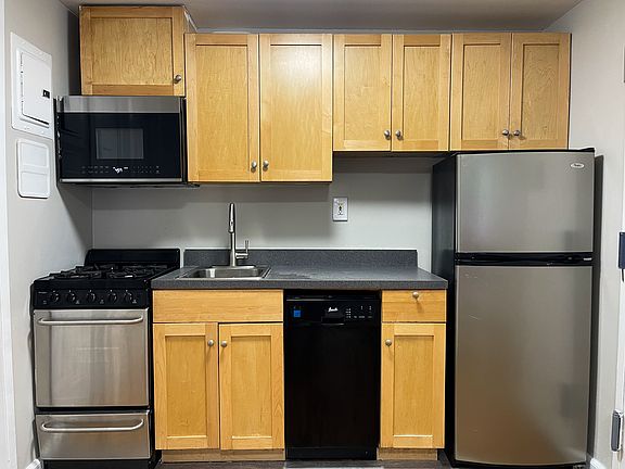 3rd image of 512 E 5th St APT A