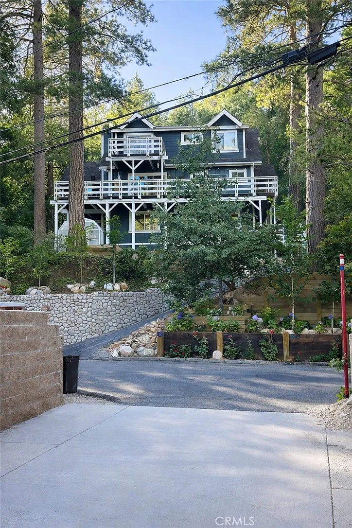 Building Photo - 27313 Pinewood Dr