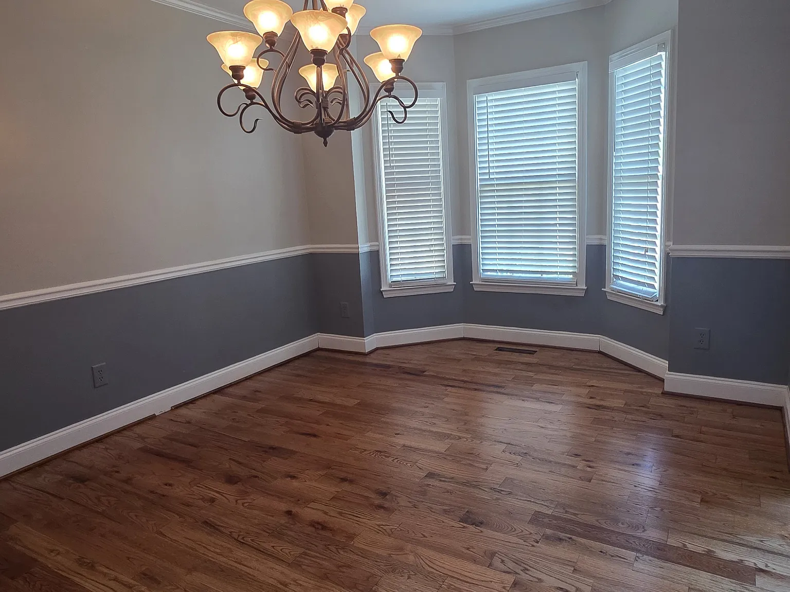 4 bed, 2.5 bath, 2395 sqft, $2,499 — Photo 4