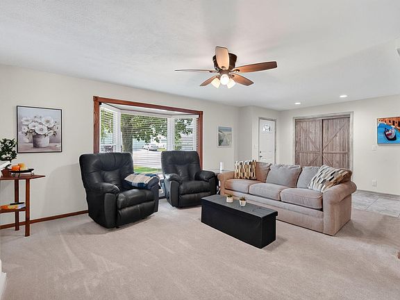 2nd image of 3316 Opal Dr