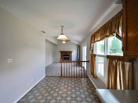 4th image of 345 Meadow Lakes Blvd