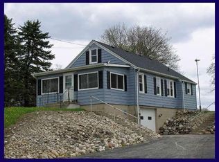 2768 Slinger Rd, Richfield, WI 53076