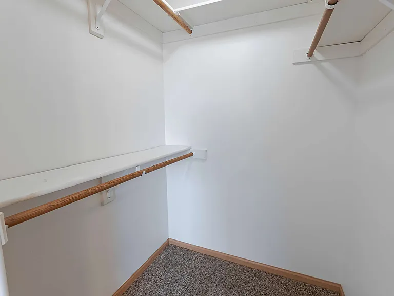 Park Ridge Apartments — Photo 26