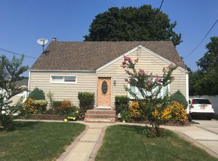 77 Walton Ave, Uniondale, NY 11553