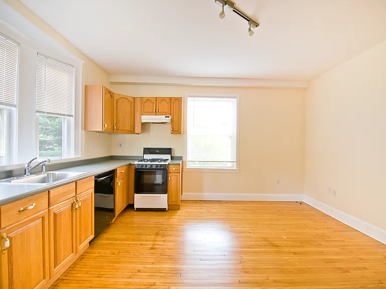 35 Pleasant St #1F — Photo 14