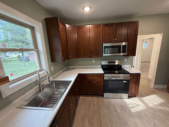 2nd image of 424 Ann St SE #1