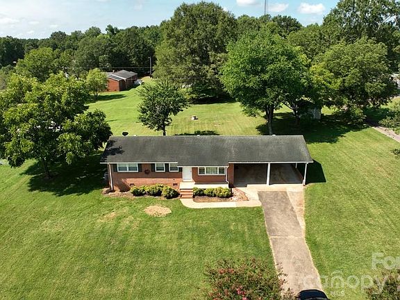3rd image of 424 Bear Creek Rd
