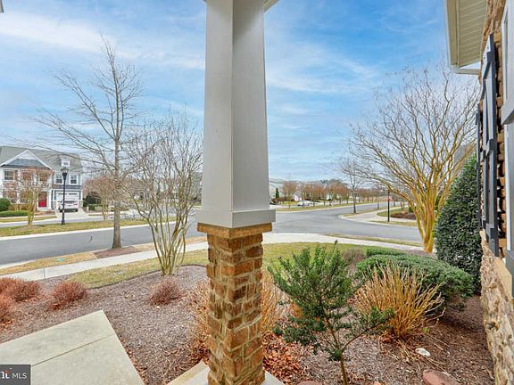 3rd image of 11304 Signature Blvd