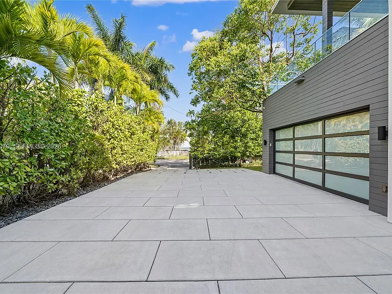 5061 N Bay Rd — Photo 57