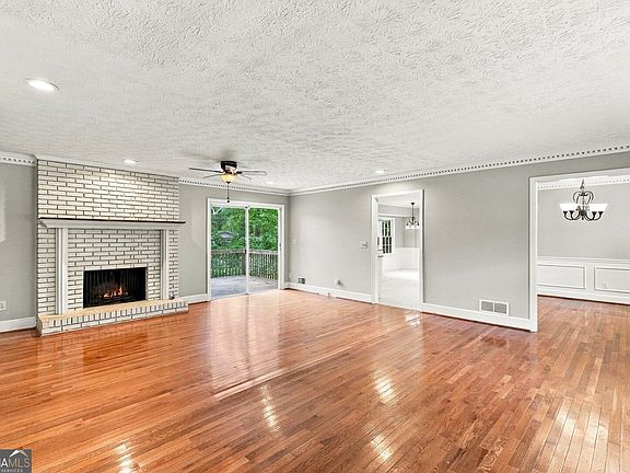 4th image of 4548 Shallowford Rd