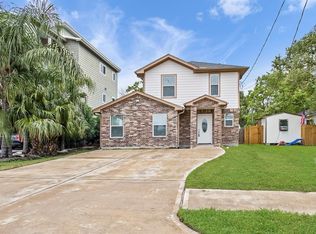 2511 Bay Oaks Harbor Dr, Baytown, TX 77523