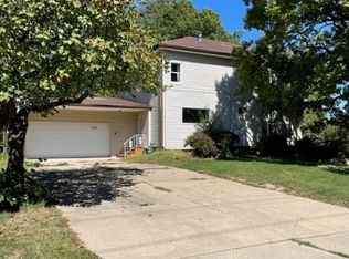 2713 W Lake Ave, Peoria, IL 61615