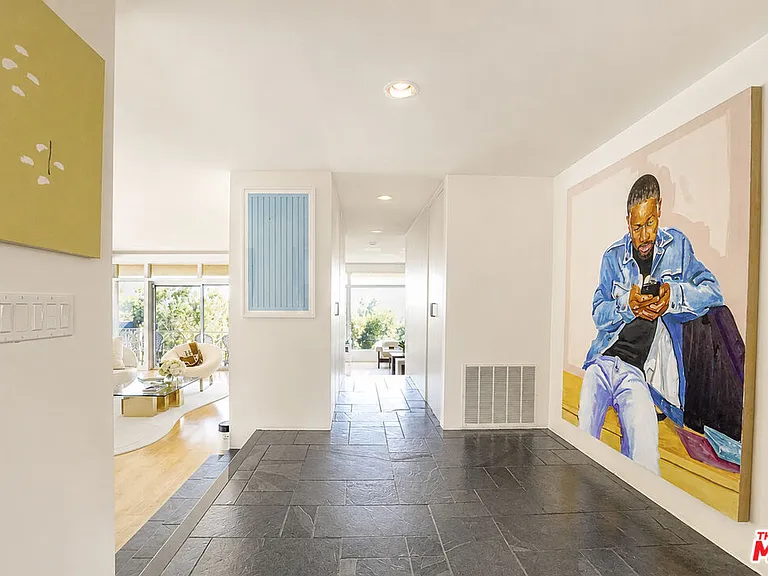 8292 Hollywood Blvd — Photo 3