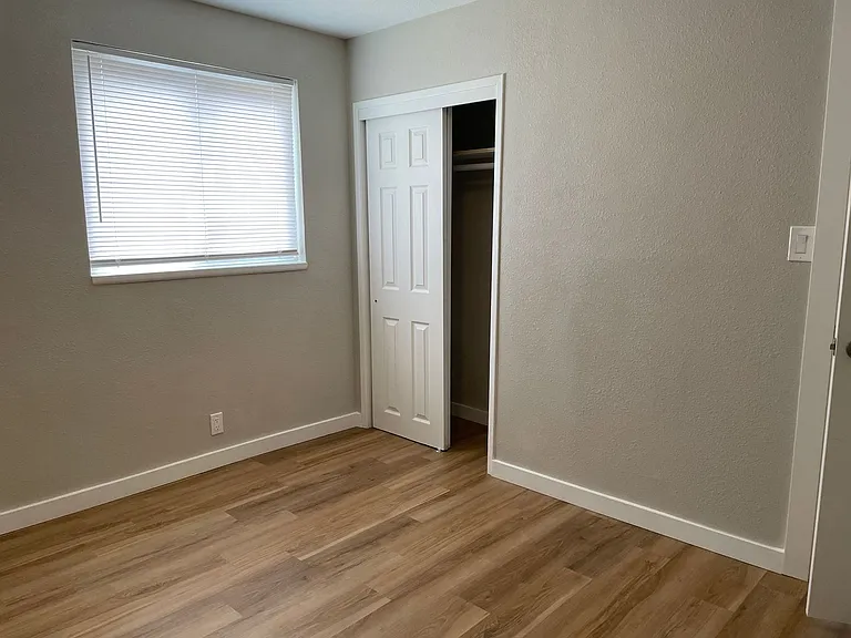 111 10th St SE #4 — Photo 7