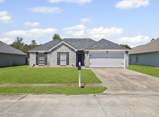 1920 Brookdale St, Biloxi, MS 39532