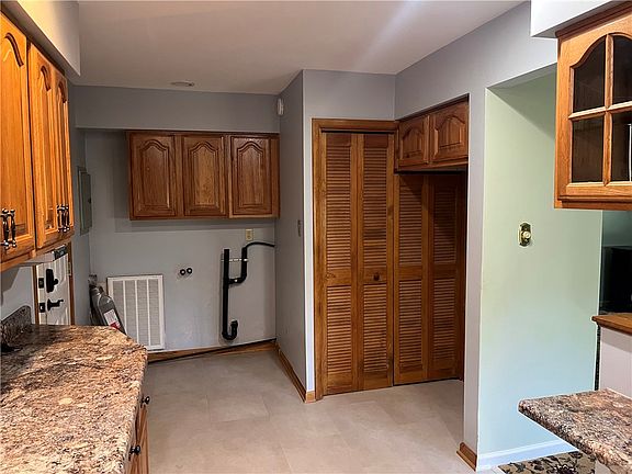 5th image of 2451 Brodhead Rd