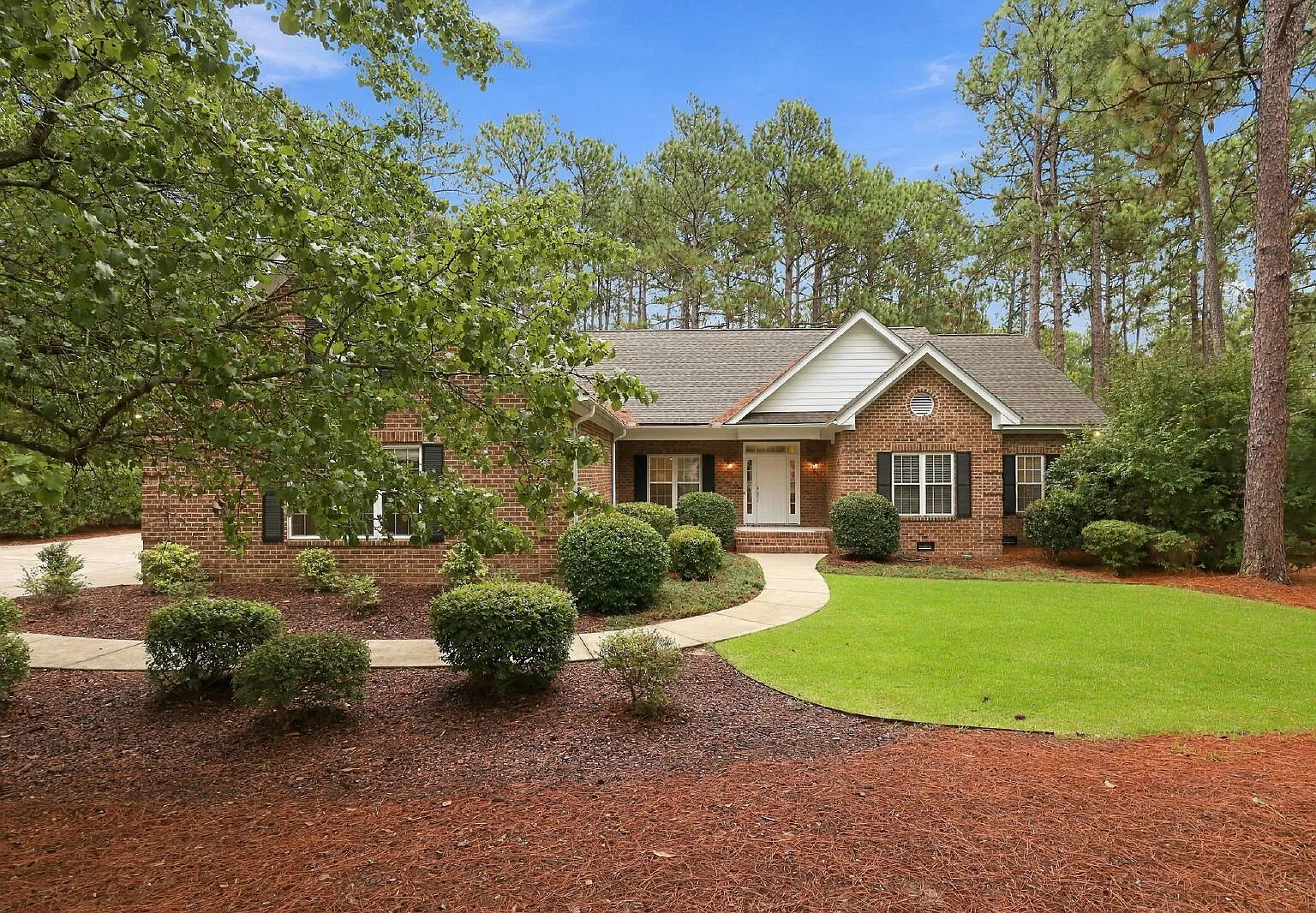 4 bed, 4.0 bath, 2734 sqft, $2,800 — Photo 1