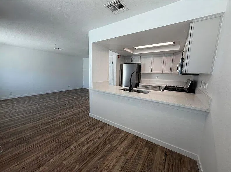 2 bed, 785 sqft, $1,995 — Photo 4