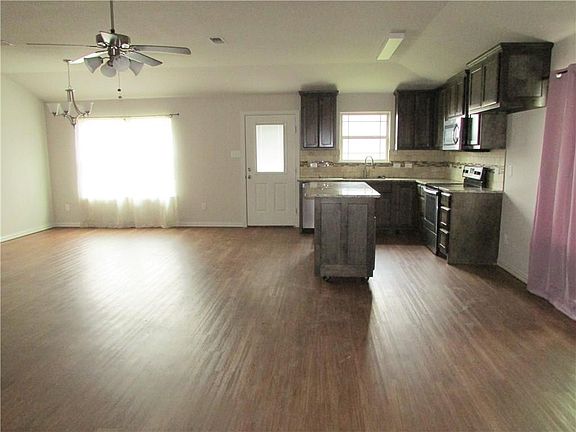 5th image of 360 E Park St