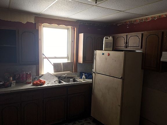 5th image of 1651 Poplar St