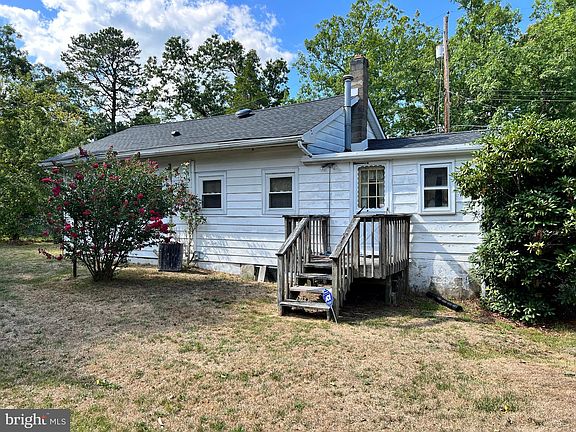 4th image of 21 Newcomb Dr
