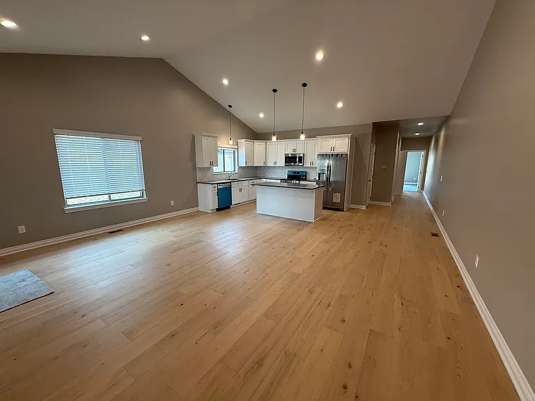 304 E Washington St — Photo 18