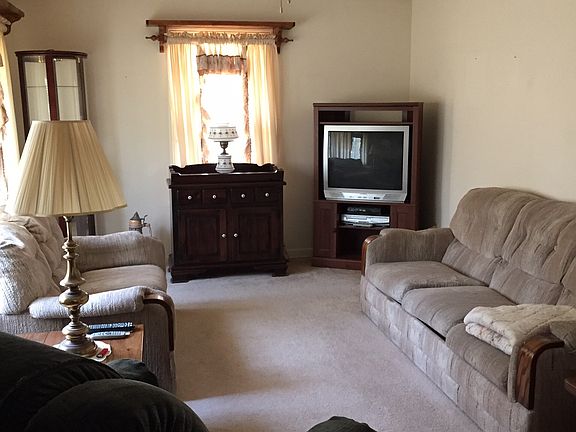3rd image of 1868 Lexington Ave NW