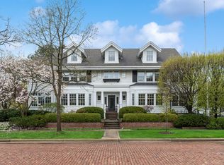 1100 Greenwood Ave, Wilmette, IL 60091