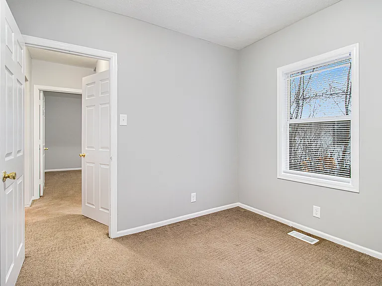1234 Bissell St — Photo 10