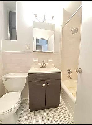 4th image of 410 E 74th St APT 5F