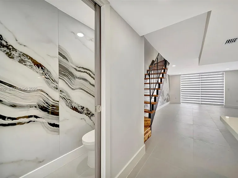 1083 W 38th St #23-8 — Photo 6