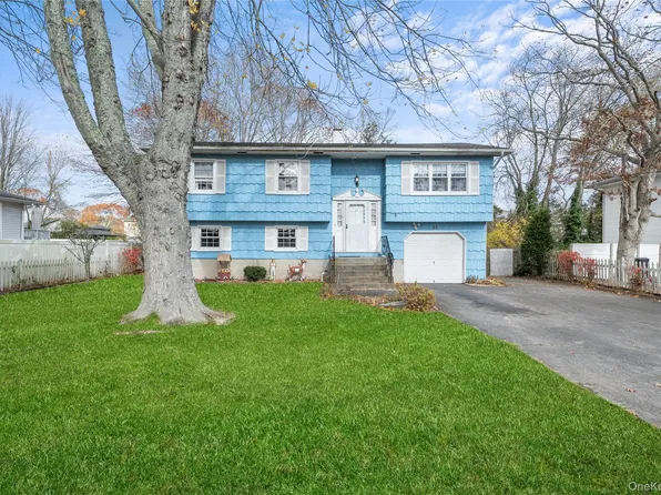 21 Lama Drive, Shirley, NY 11967