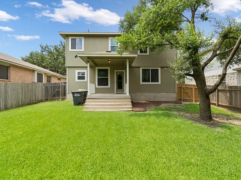 2704 Greenlee Dr — Photo 29