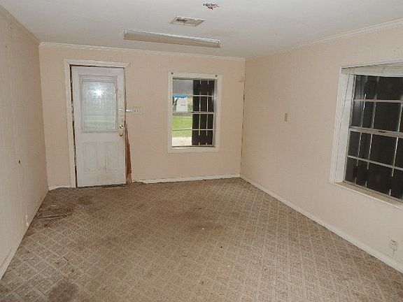5th image of 198 Henderson St
