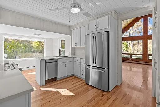 3 bed, 1.5 bath, 1700 sqft, $2,100 — Photo 4