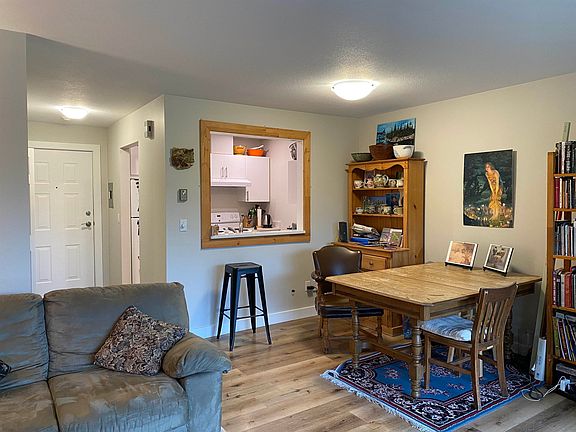 2nd image of 622 Farnham Rd #27