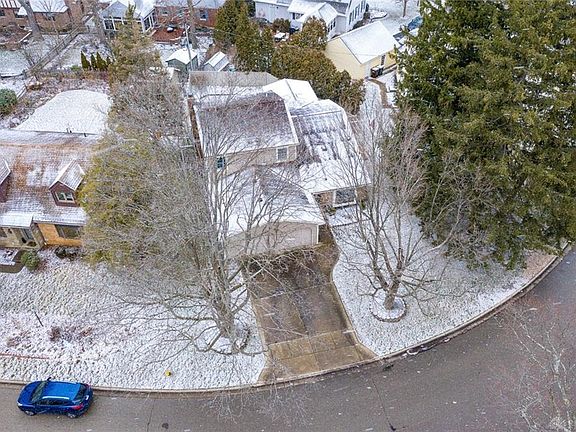 3rd image of 131 S Pelham Dr