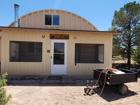 13 N Cattle Dr, Ash Fork, AZ 86320