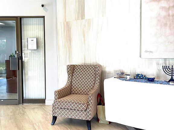 3rd image of 1200 Hibiscus Avenue #407