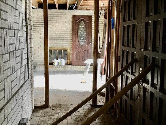 4th image of 1301 Dana Dr