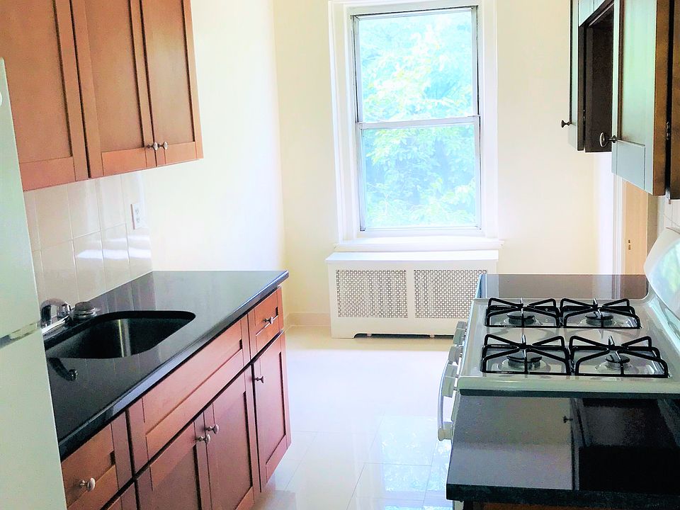 1st image of 3620 Parsons Blvd APT 6C