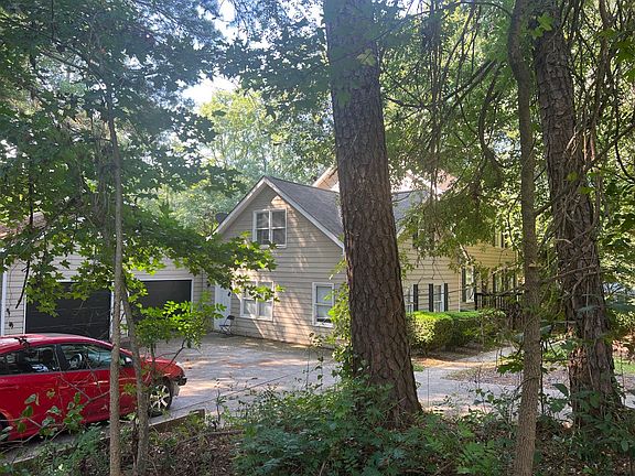 2nd image of 139 Hayes Cir