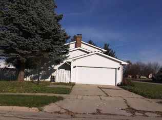 300 Joanne Ln, Rochelle, IL 61068