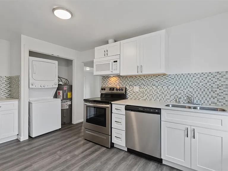 3571 E Portland Ave #3 — Photo 2