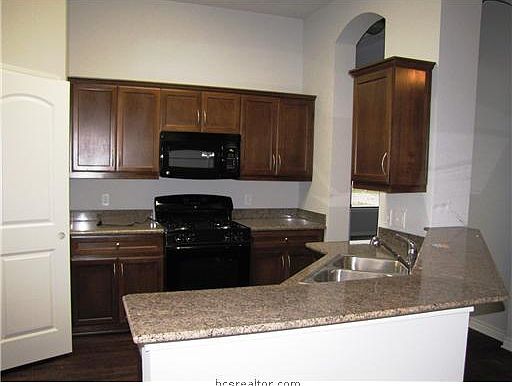 4th image of 2910 Silver Oak Dr